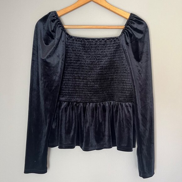 Gap Womens Black Velvet Top Size Medium Goth Witchy Grunge Dark Academia NWT - Picture 3 of 8